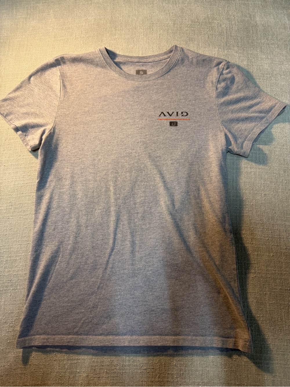 AVID Men's Short Sleeve Crewneck T-Shirt in Light Gray